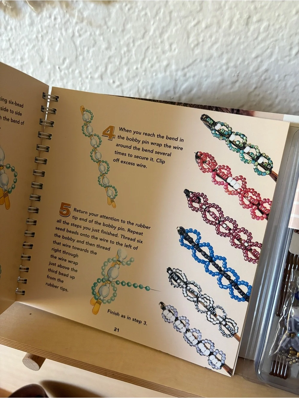 New Klutz Beaded Bobby Pins Hair Craft Kit w Instructions Beads Wire DIY 1999